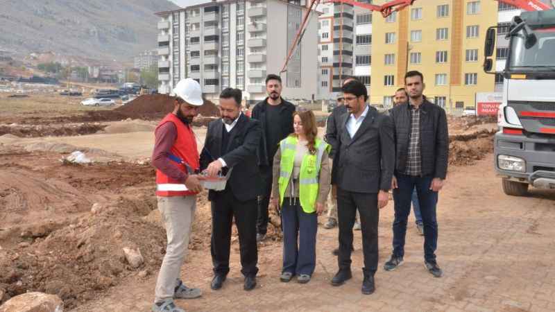 Elbistan Belediyesi'nin ücretsiz sosyal konut projesinin temeli atıldı