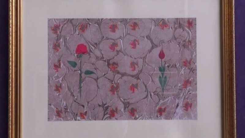 Ebru sanatı, oltu taşı tozuyla yeniden şekillendi