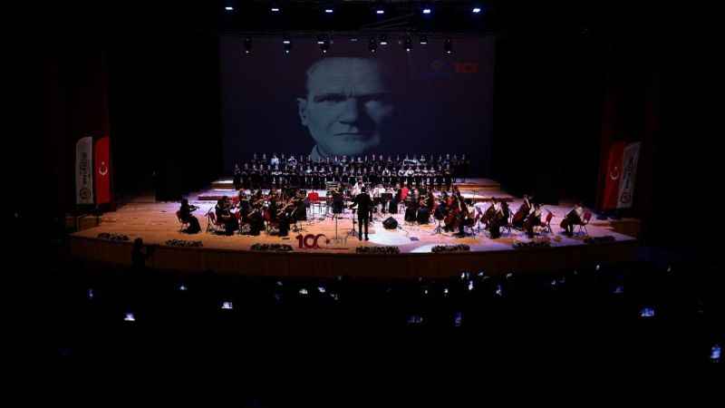 Cumhuriyetin 100. yılında 100 çocuk performans sergiledi