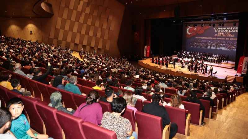 Cumhuriyetin 100. yılında 100 çocuk performans sergiledi