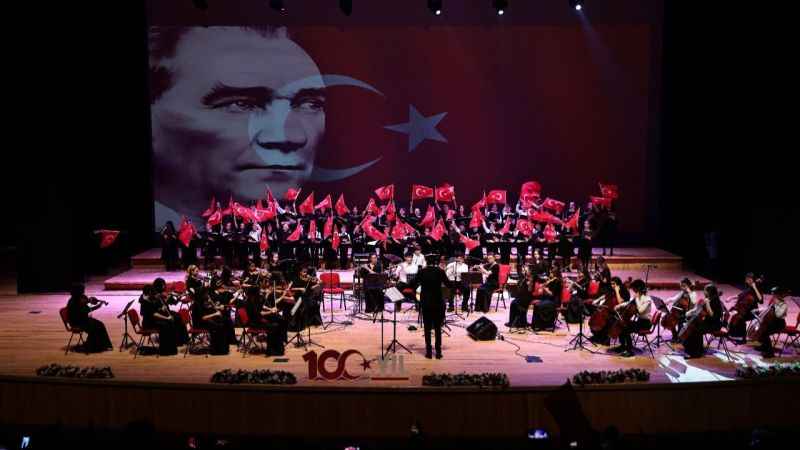 Cumhuriyetin 100. yılında 100 çocuk performans sergiledi