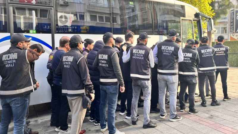 İzmir'de FETÖ’ye kıskaç: 84 kişi adliyede