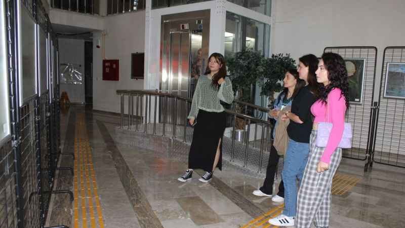 Dijitalleşme ve gelenek bir araya geldi: Kayseri temalı ebru süslü tablolar