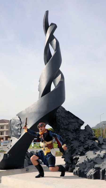 Cumhuriyet'in yüzüncü yılına özel 100. yıl anıtı