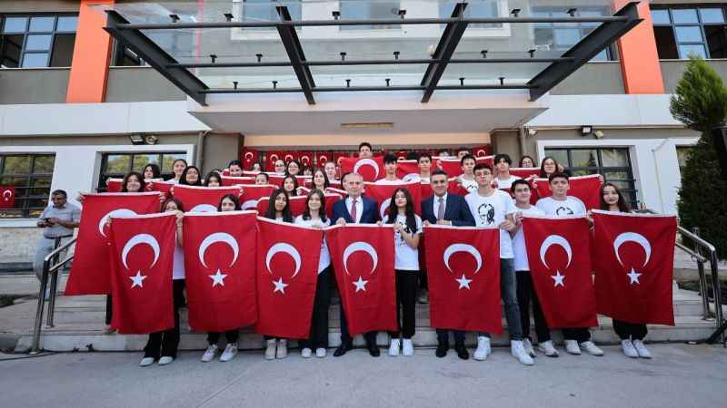 Cumhuriyet'in 100. yılında Denizli kırmızı beyazla süsleniyor