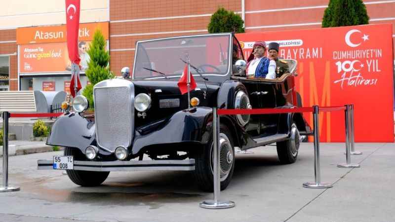 Atatürk'ün tören otomobilinin replikası Kastamonu'da