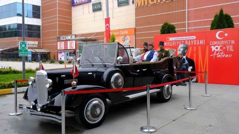 Atatürk'ün tören otomobilinin replikası Kastamonu'da