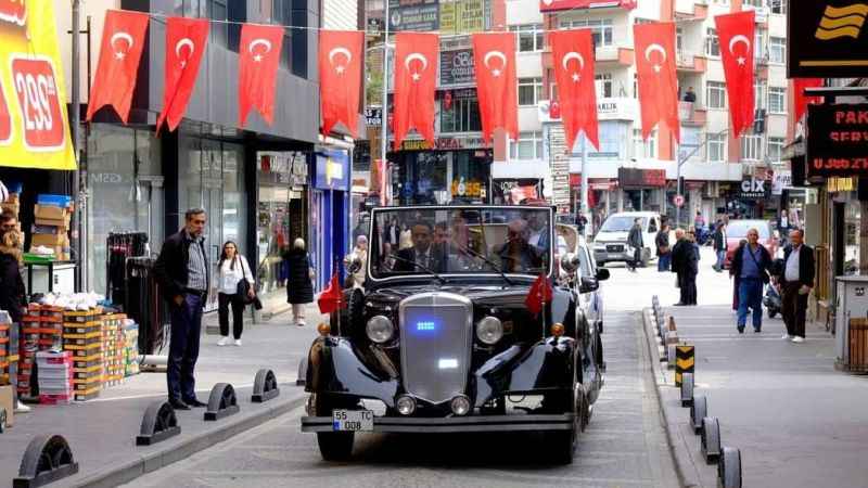 Atatürk'ün tören otomobilinin replikası Kastamonu'da