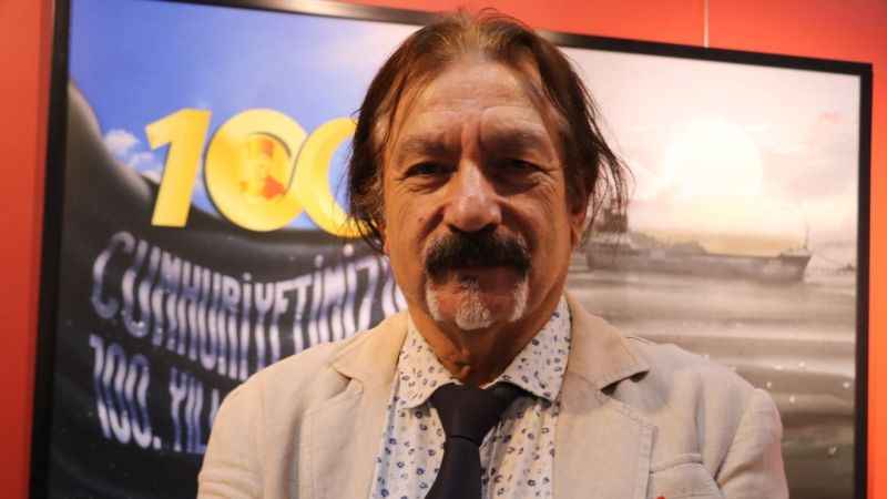 Rus sanatçı, Zonguldak'ta Barış Akarsu'yu tuvale taşıdı