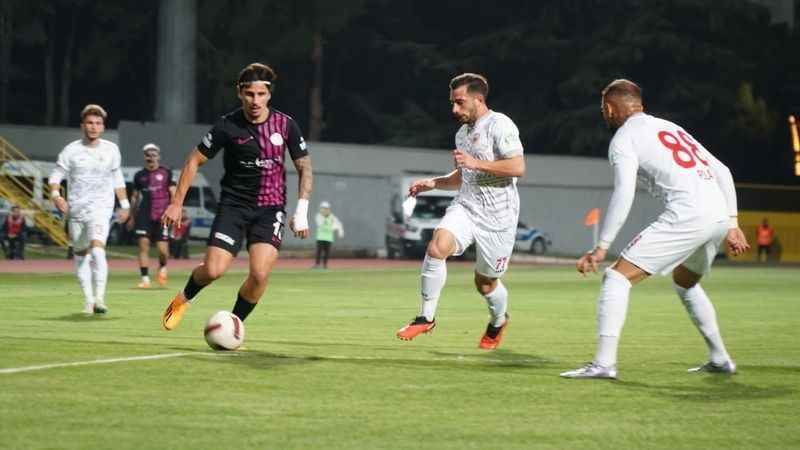 Isparta 32 Spor, Karaman Belediyespor'u 2-0'la geçti
