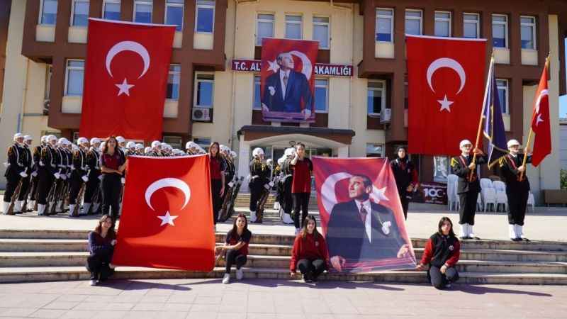 400 metrelik Türk bayrağı ile 100. Yıl yürüyüşü