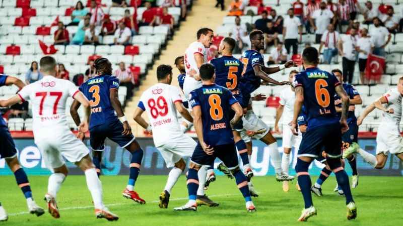 Antalyaspor, RAMS Başakşehir'u mağlup etti