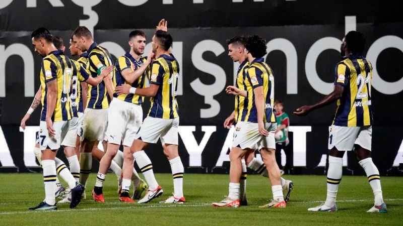 Fenerbahçe, Süper Lig'de 10'da 10 yaptı ve rekorunu geliştirdi