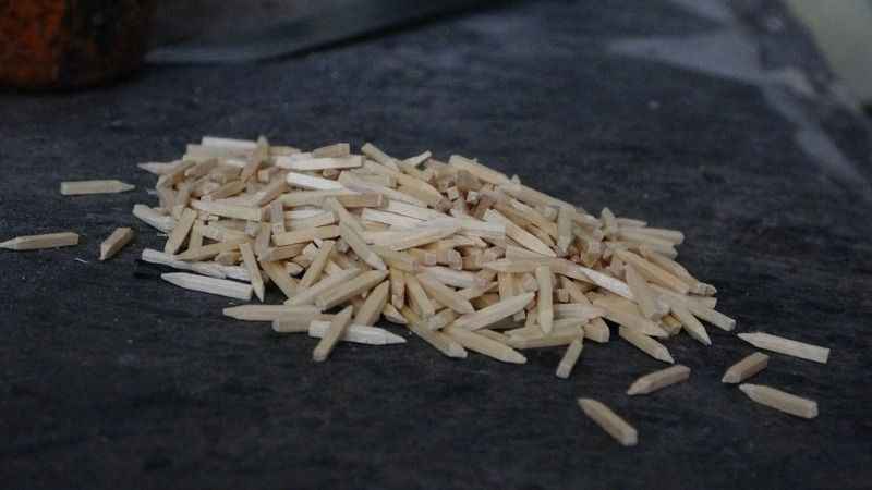 Tahta çivilerle yarım asırdır ayakkabı üretiyor