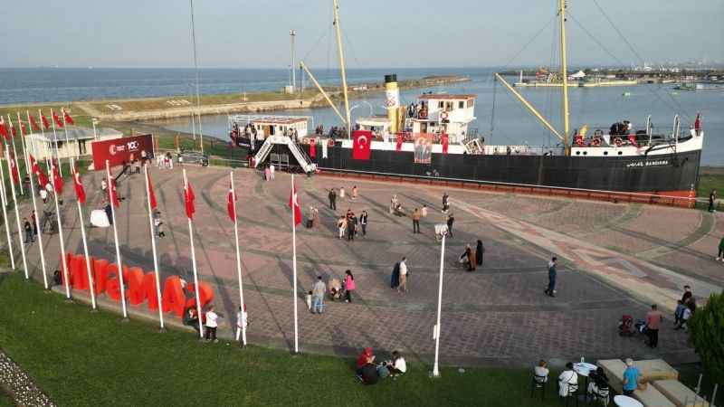 Bandırma Müze Gemisi ziyaretçi akınına uğradı
