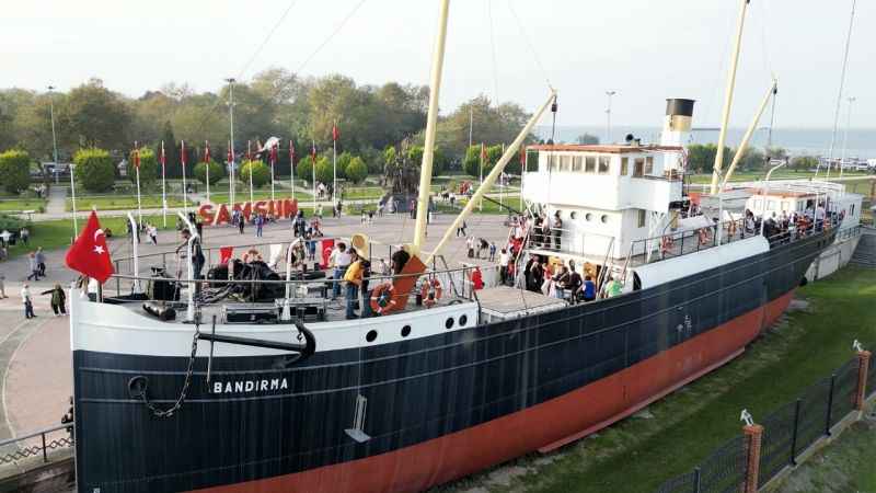 Bandırma Müze Gemisi ziyaretçi akınına uğradı