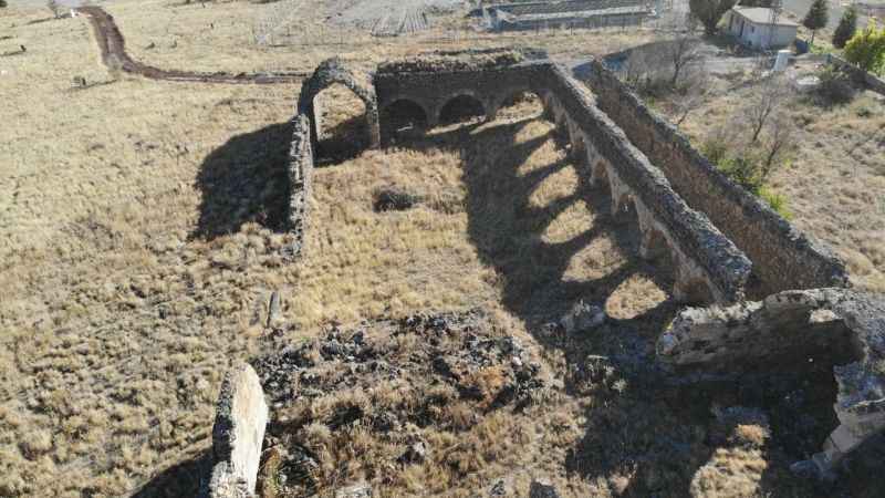 Tarihi han yok olmaya terk edildi