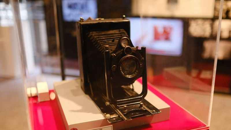50 yıldır biriktirdiği fotoğraf makinesi ve kameralarla müze açtı