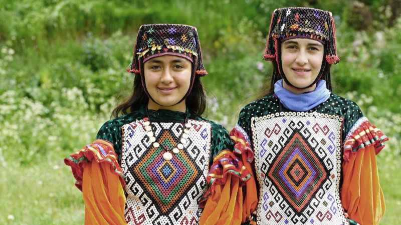 Otantik Türkmen kıyafetleri ile düğünler renkleniyor