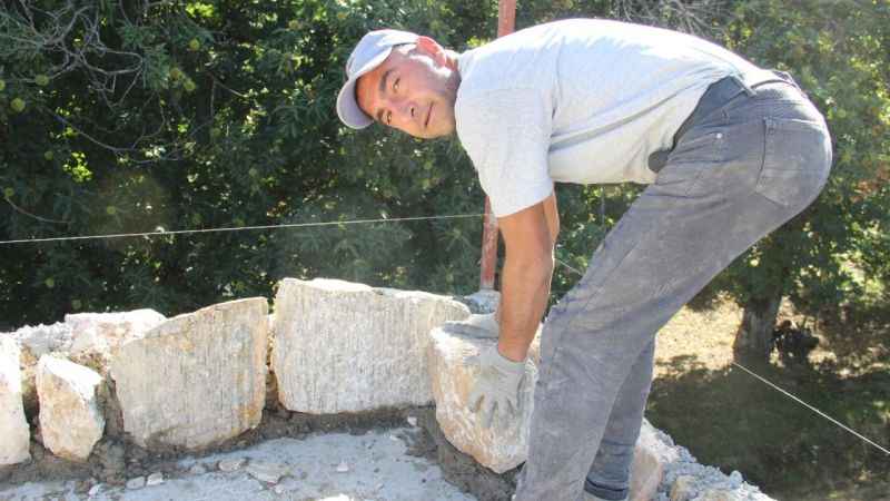 Egeli taş ustaları randevuyla çalışıyor