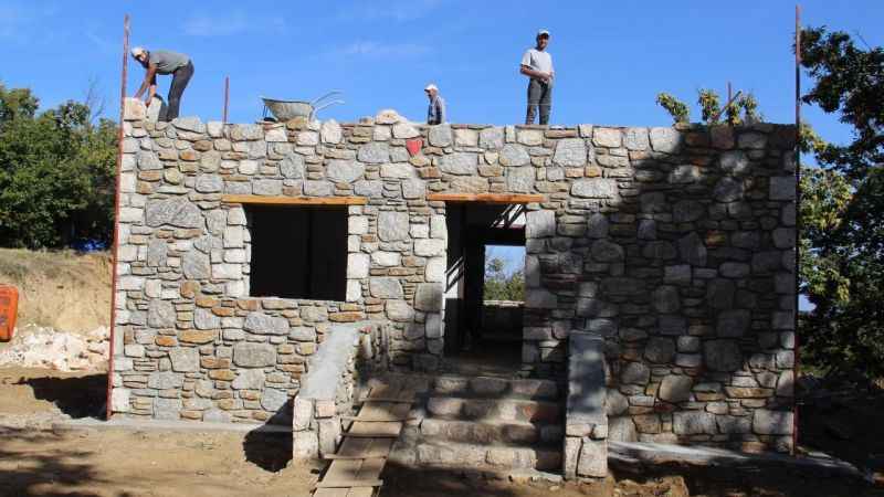 Egeli taş ustaları randevuyla çalışıyor