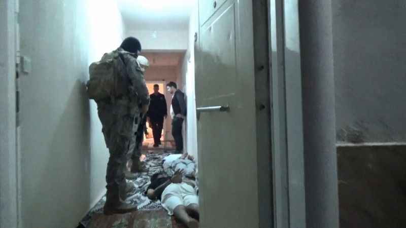 İzmir'de polisten suç evine operasyon