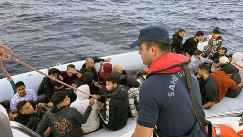 Muğla'da 49 düzensiz göçmen kurtarıldı, 60 göçmen yakalandı