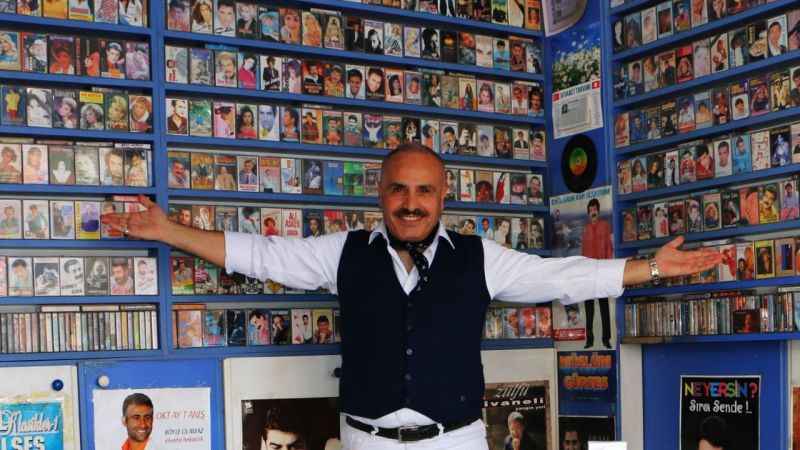 55 yılda 40 bin albüm biriktiren kasetçi, nostaljiyi yaşatıyor