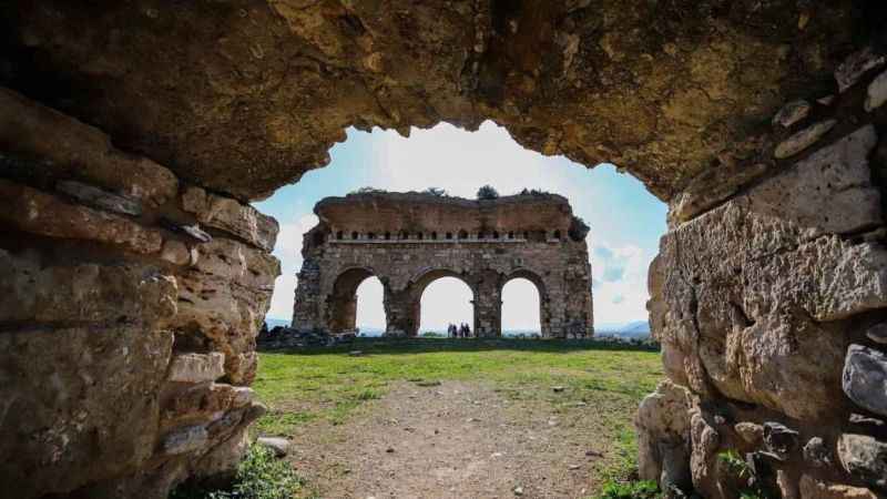 Üç bin yıldır Aydın'ı gözleyen antik kent Üç bin yıldır Aydın'ı gözleyen antik kent