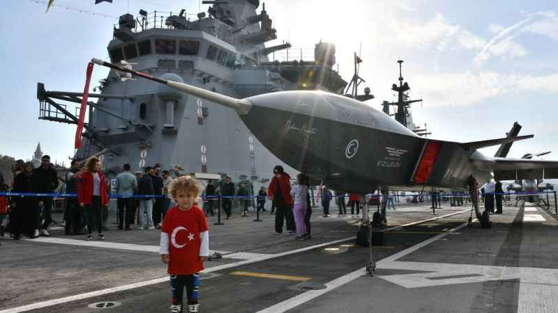 TCG Anadolu yarında Sarayburnu Limanı'nda ziyarete açık olacak