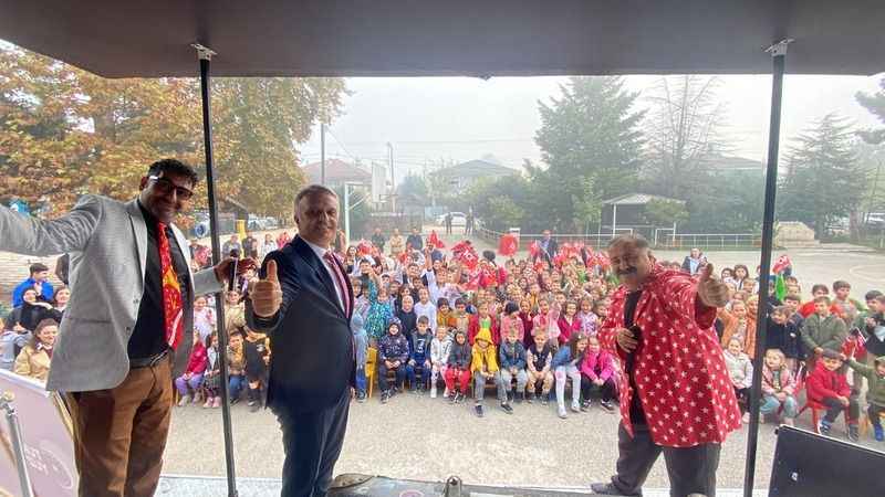 Düzce'de köy çocuklarına Cumhuriyet tiyatrosu