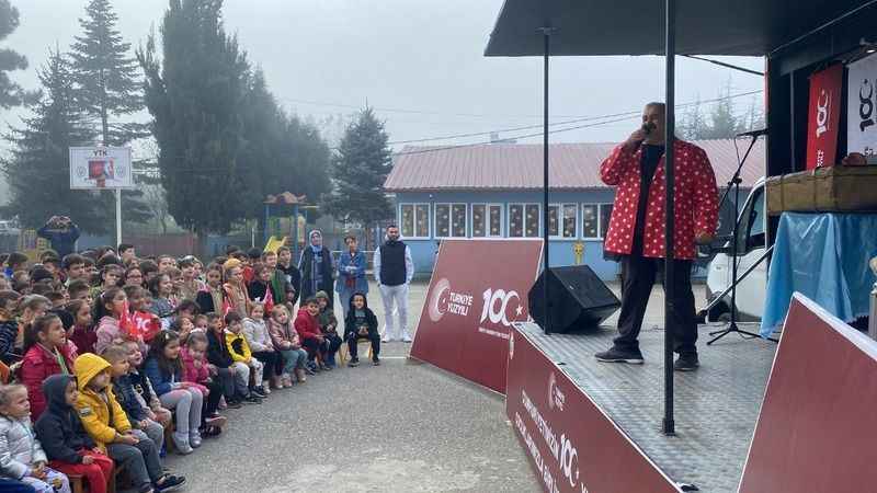 Düzce'de köy çocuklarına Cumhuriyet tiyatrosu