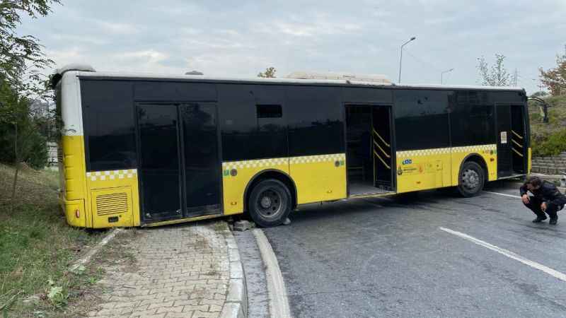 Başakşehir'de kontrolden çıkan İETT otobüsü kaza yaptı