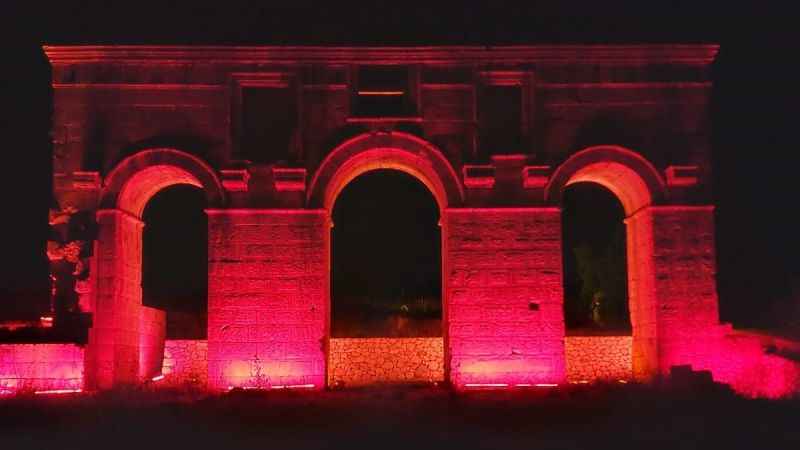 Tarihi yerler Kızılay kırmızısına büründü