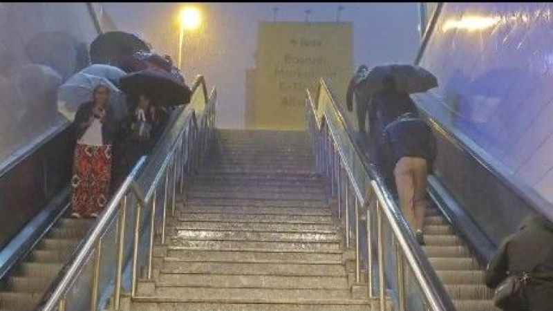 İstanbul Anadolu yakasında yağmur sonrası yollar göle döndü