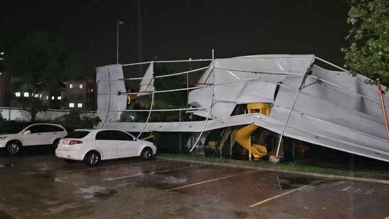 Mersin’de yağmur ve fırtına etkili oldu