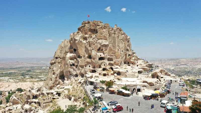 Kapadokya'nın zirvesi ziyaretçi akınına uğradı