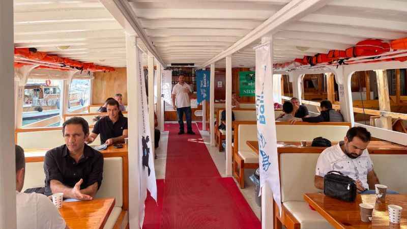 Denizleri istila eden balıkların tadına baktılar