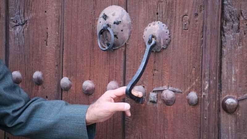 Gelenin cinsiyetini bildiren kapı tokmakları