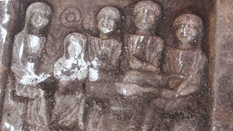 Bin 800 yıllık mezar steli inşaat kazısında ortaya çıktı