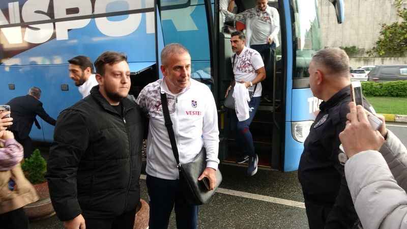 Trabzonspor, Fenerbahçe maçı için İstanbul’a gitti