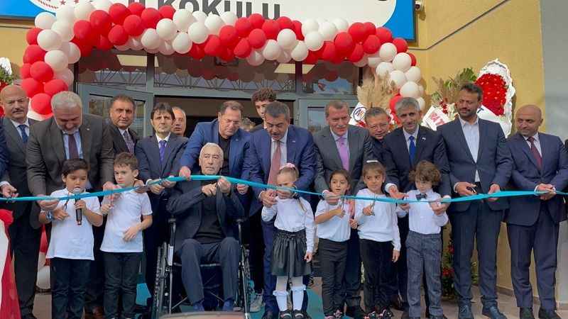 Milli Eğitim Bakanı Tekin “Okul yapmak istediğimiz yerlerde bize problemler çıkartan belediyeler var”