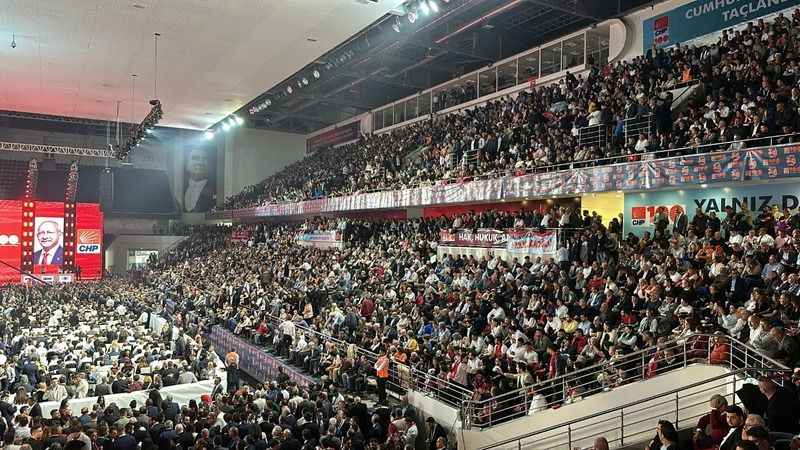 CHP 38. Olağan Kurultay'ında Kılıçdaroğlu ve Özel salona giriş yaptı