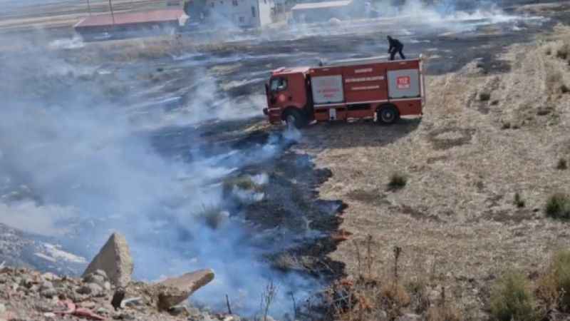 Gaziantep'te akaryakıt istasyonu yakınındaki yangın paniğe neden oldu
