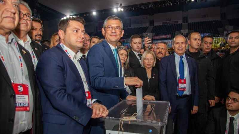 CHP lideri Özel: “Kılıçdaroğlu ile telefonla görüştük, mazbatadan sonra devir teslim yapacağız”