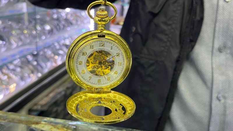 Zamana direnen köstekli saatler gençlerin gözdesi