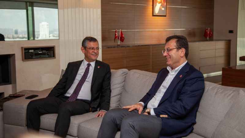 İBB Başkanı İmamoğlu, CHP Genel Başkanı Özel’i ziyaret etti