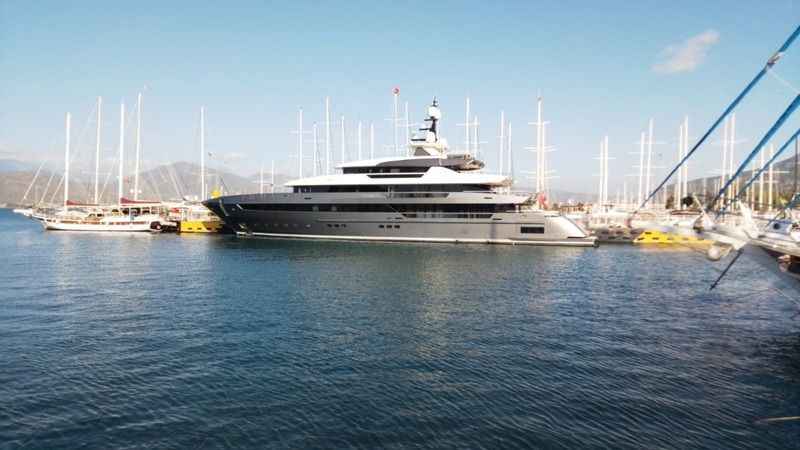 Süper yat “Attıla” yakıt ikmali için Fethiye’ye geldi