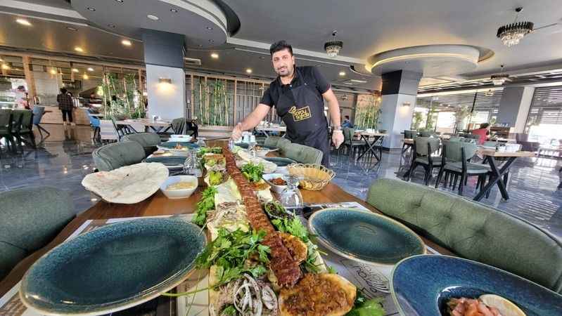 Elazığ'ın metrelik kebapları bu adreste!