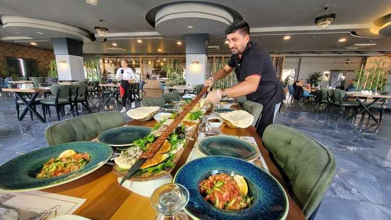 Elazığ'ın metrelik kebapları bu adreste!